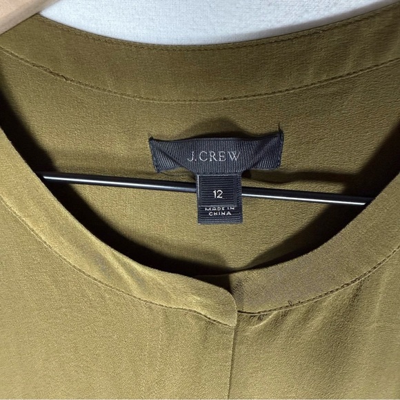 J. Crew Sleeveless 100% Silk Top 1/4 zip front Olive Green Size 12 - Picture 3 of 9
